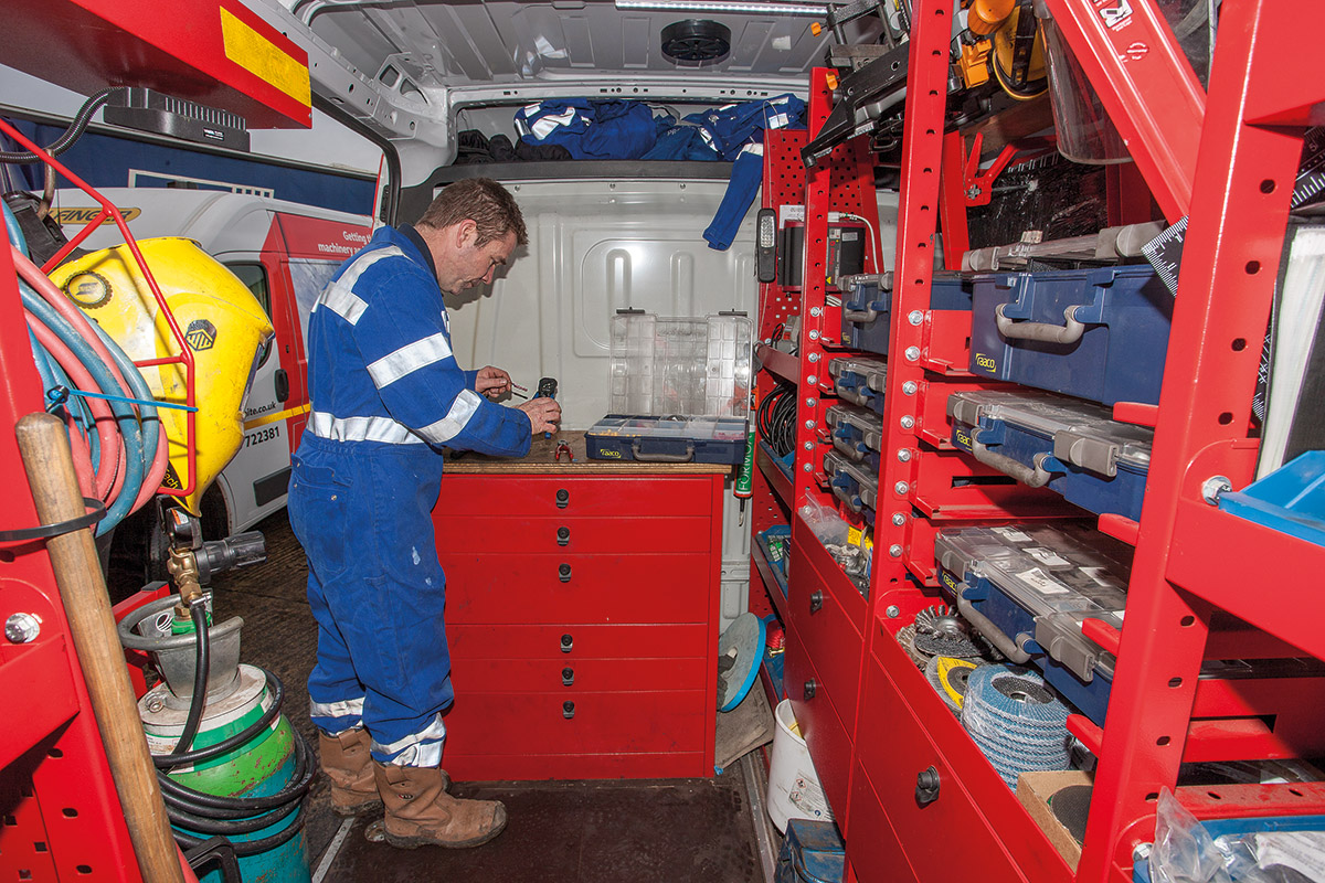 on site lorry crane vehicle repair