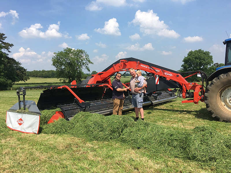 FIRST KUHN MERGE MAXX 902 IN UK