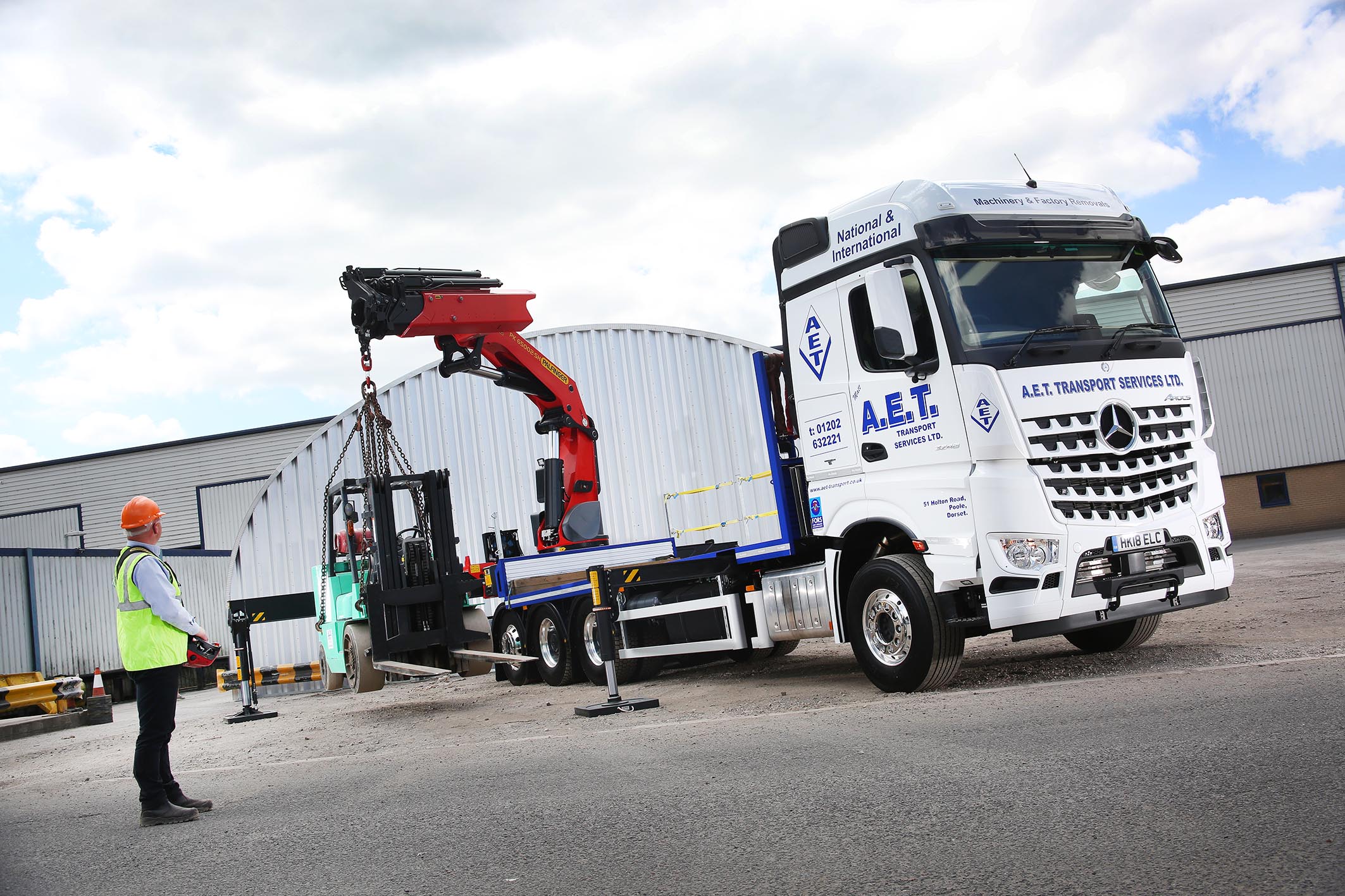 Palfinger UK expertise helps AET reach new heights with Mercedes-Benz
