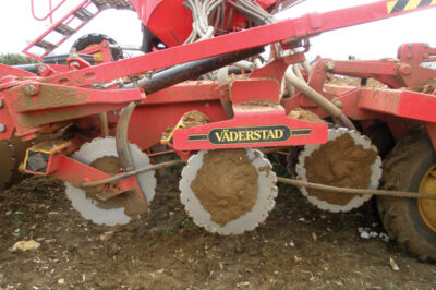 Vaderstad Rapid with extra coulter discs