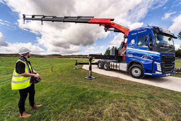 Palfinger UK deliver specialist tractor unit for TV’s Super Truckers