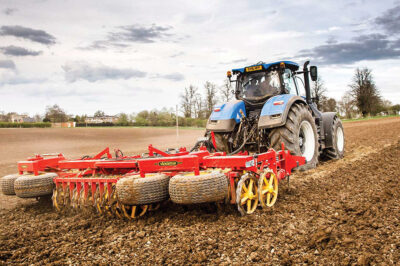 REXIUS TWIN: PLOUGHED GROUND TO SEEDBED IN ONE PASS