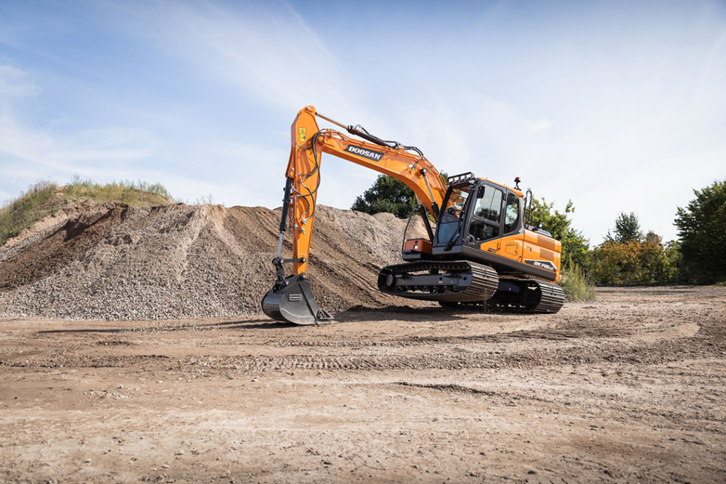 Doosan DX140LC-7 excavator on steel tracks