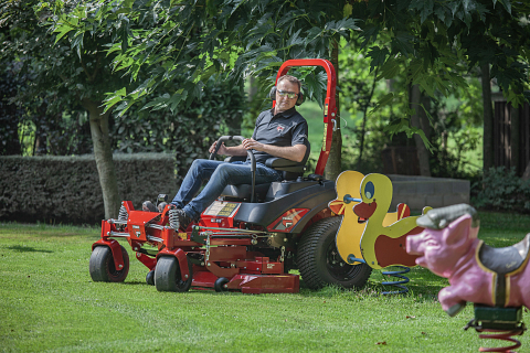 Elevating Groundcare Efficiency: The Professional Advantages of Zero Turn Mowers